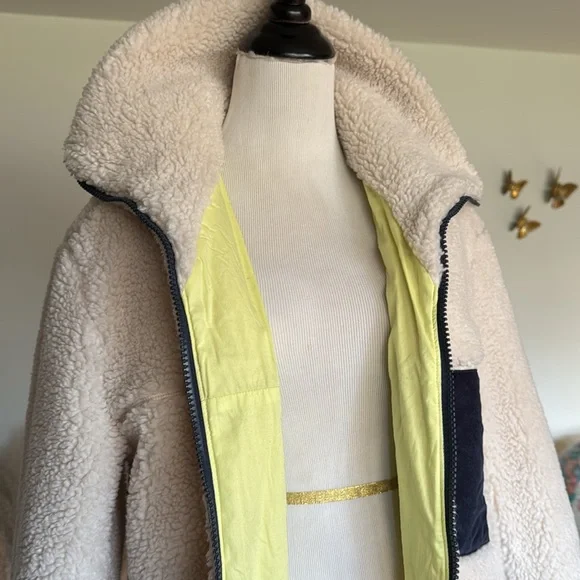 Aritzia Wilfred Free XS Teddy Sherpa Jacket Cream and Navy Blue